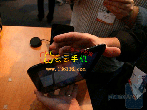 9.7Ӣ˫ƽ HP TouchPadֳ