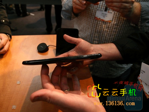 9.7Ӣ˫ƽ HP TouchPadֳ