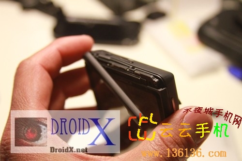 上市就被拆 摩托罗拉Droid X拆解图赏