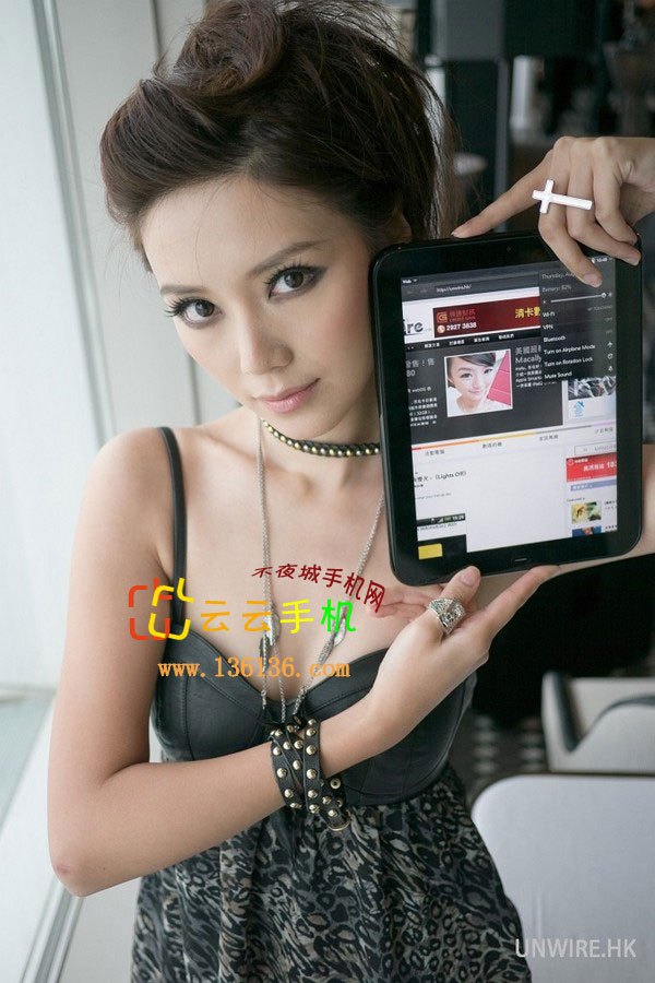 1.2GHz双核平板 惠普TouchPad美女图赏