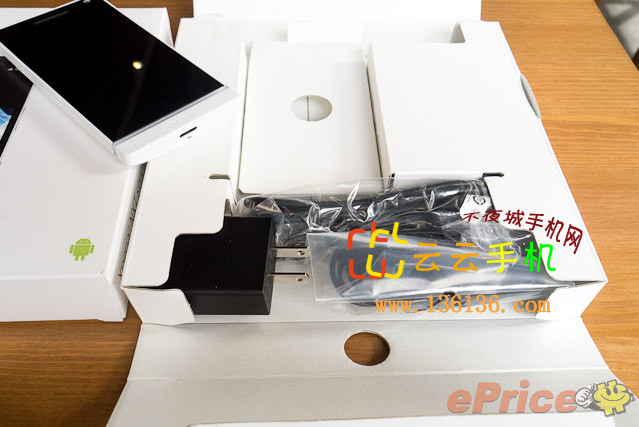 4.3寸高清旗舰机 索尼Xperia S开箱图
