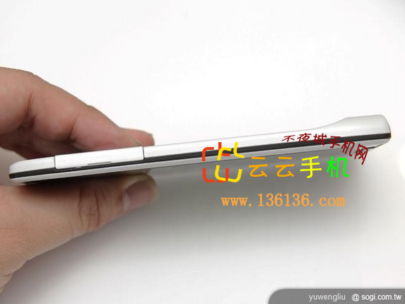 超薄安卓强机 星潮白MOTO XT910图赏