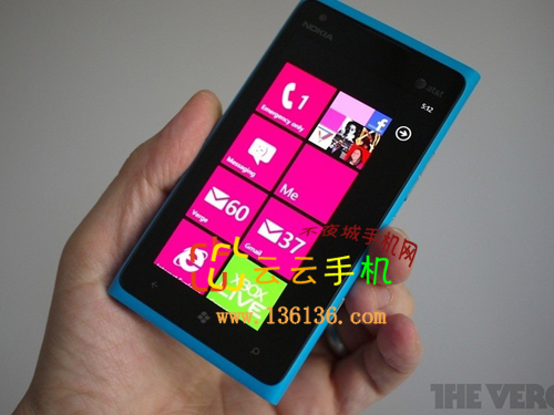 4.3寸WP7文艺新机 诺基亚Lumia 900图赏