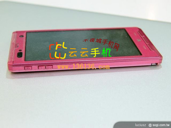 可爱大屏双核Android 富士通F-08D图赏