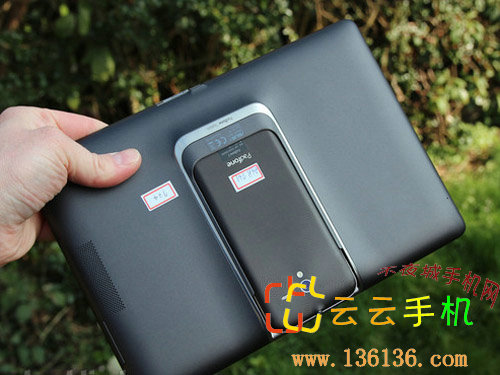 新款轻薄四核旗舰 华硕PadFone 2图赏