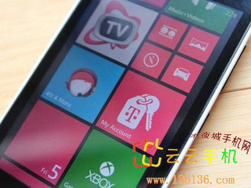 4˫WP8 ŵLumia 521ͼ