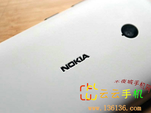 4˫WP8 ŵLumia 521ͼ