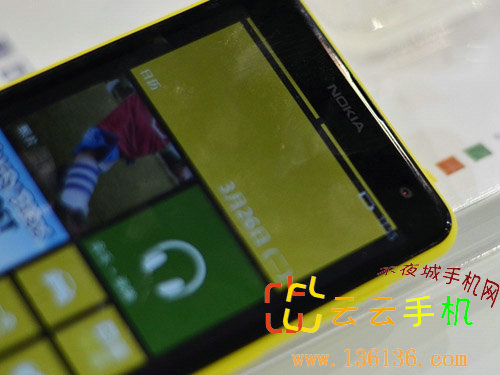 2013通信展:柠檬黄诺基亚Lumia625图集