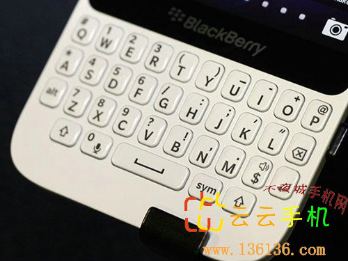 全新全键盘双核机 BlackBerry Q5图赏
